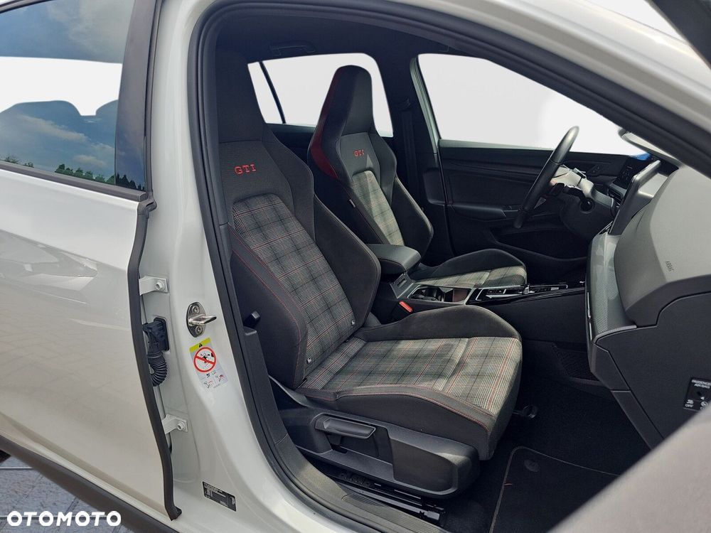 Volkswagen Golf - 13