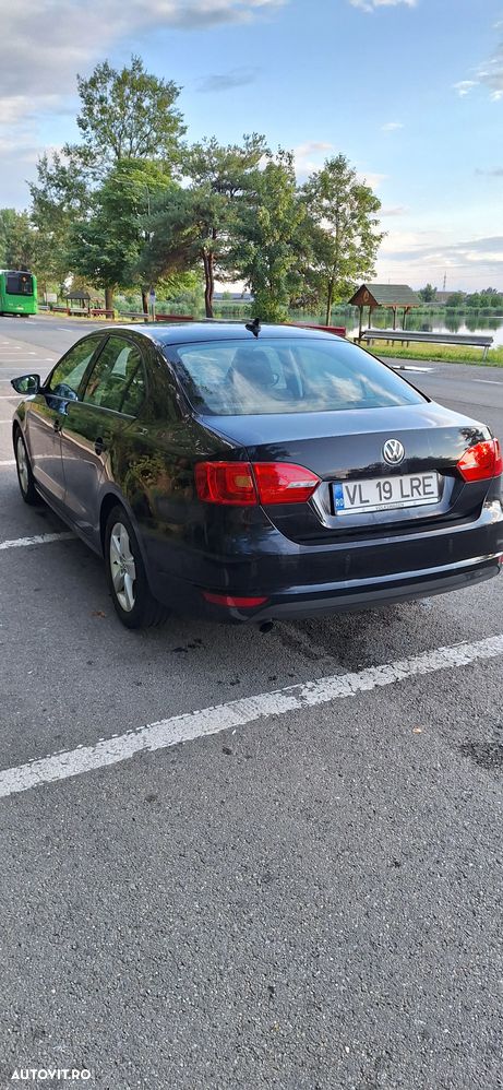 Volkswagen Jetta - 4
