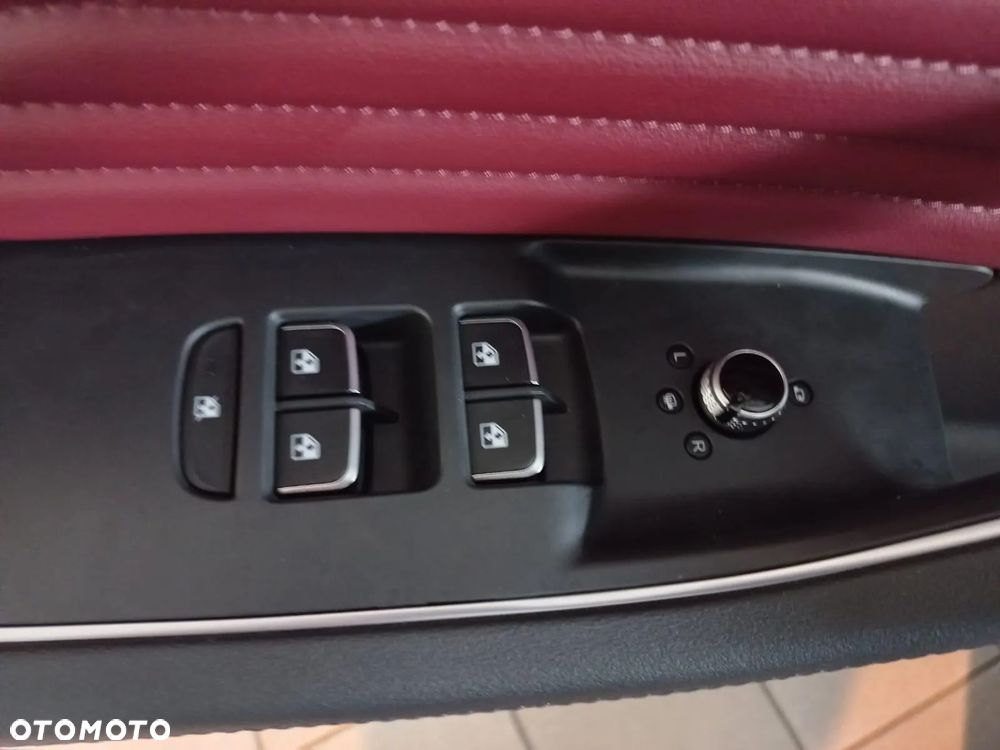 Hongqi HS5 2.0T AWD - 27