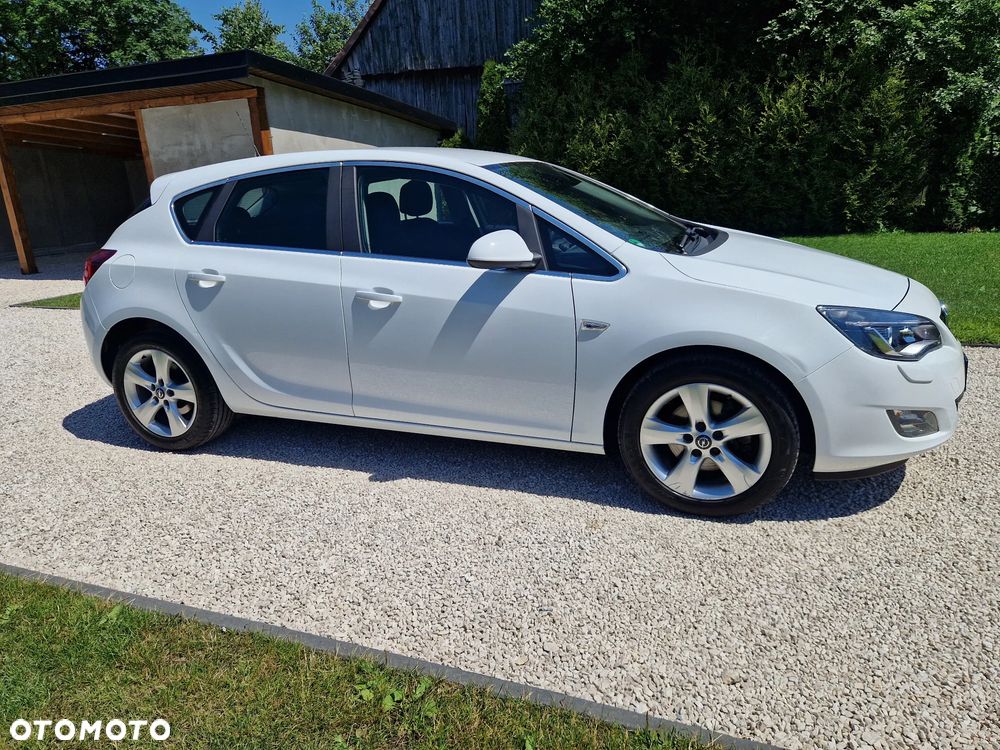 Opel Astra 1.6 Turbo - 12