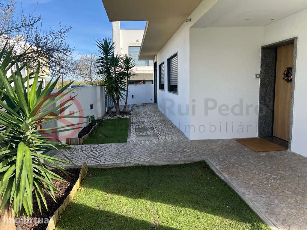 Moradia T4 Isolada, com garagem, Barreiro - Grande imagem: 3/23