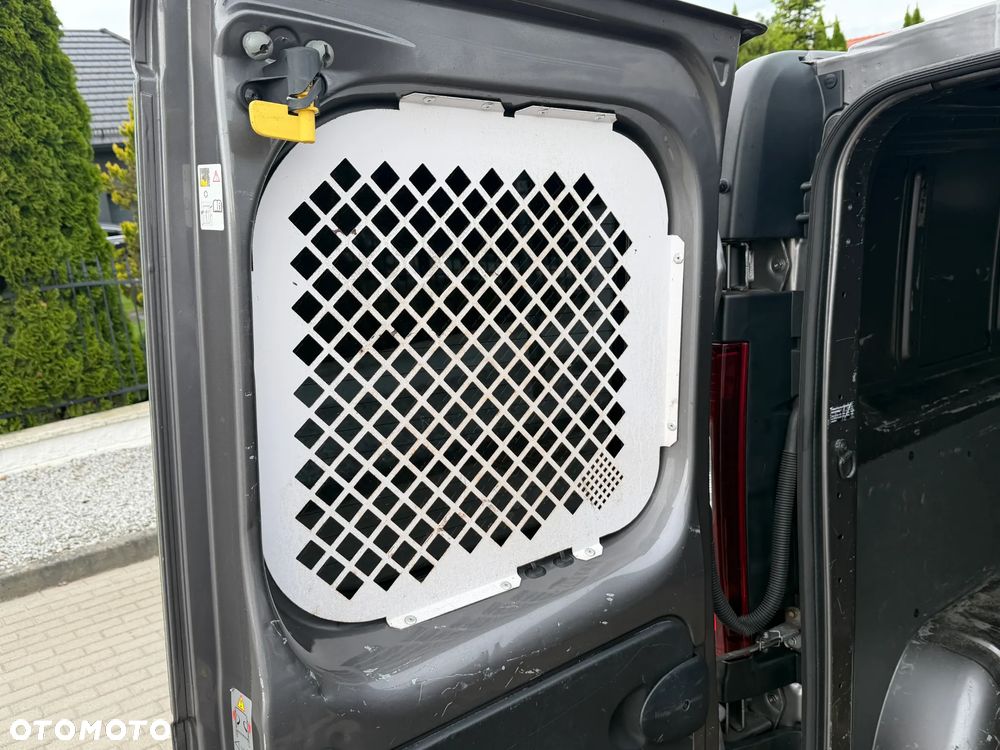 Renault TRAFIC - 32