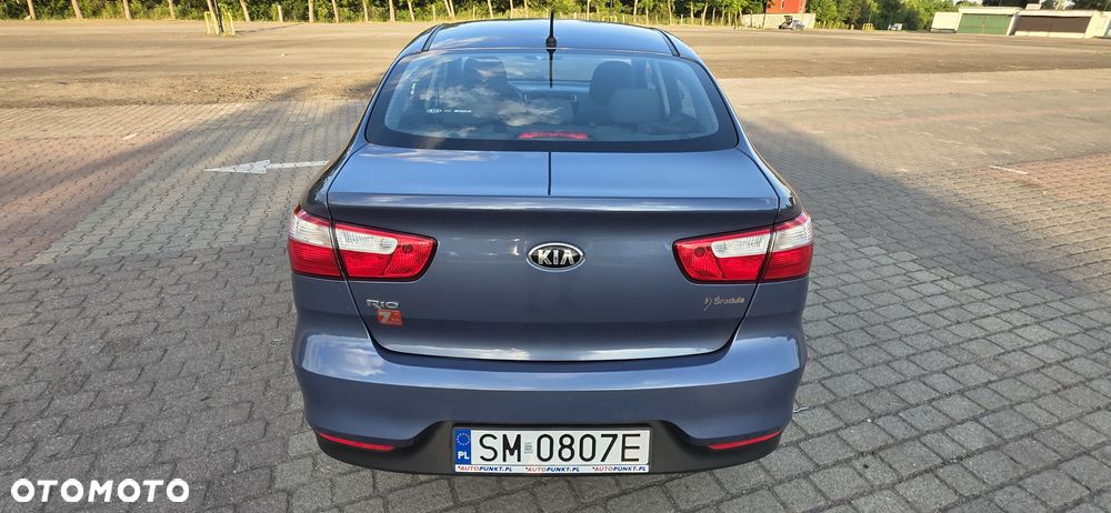 Kia Rio 1.2 L - 6
