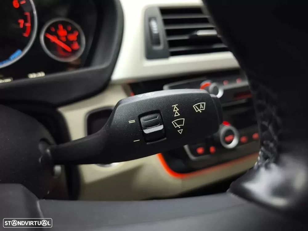 BMW 330 e iPerformance Line Luxury Purity - 26