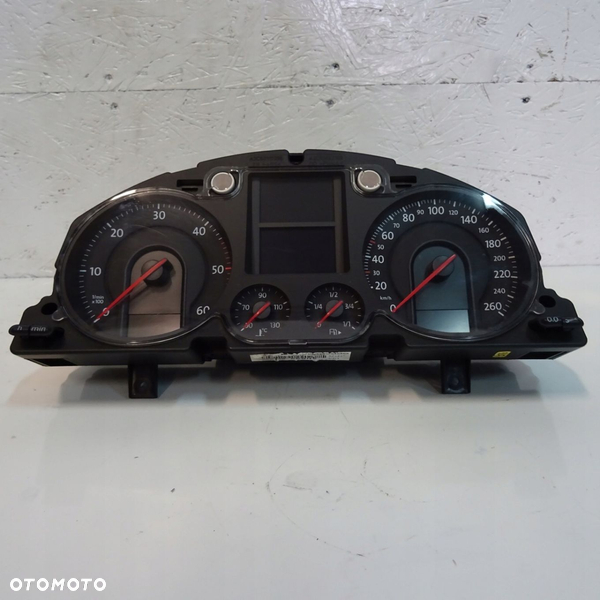 VW PASSAT B6 LICZNIK A2C53242427