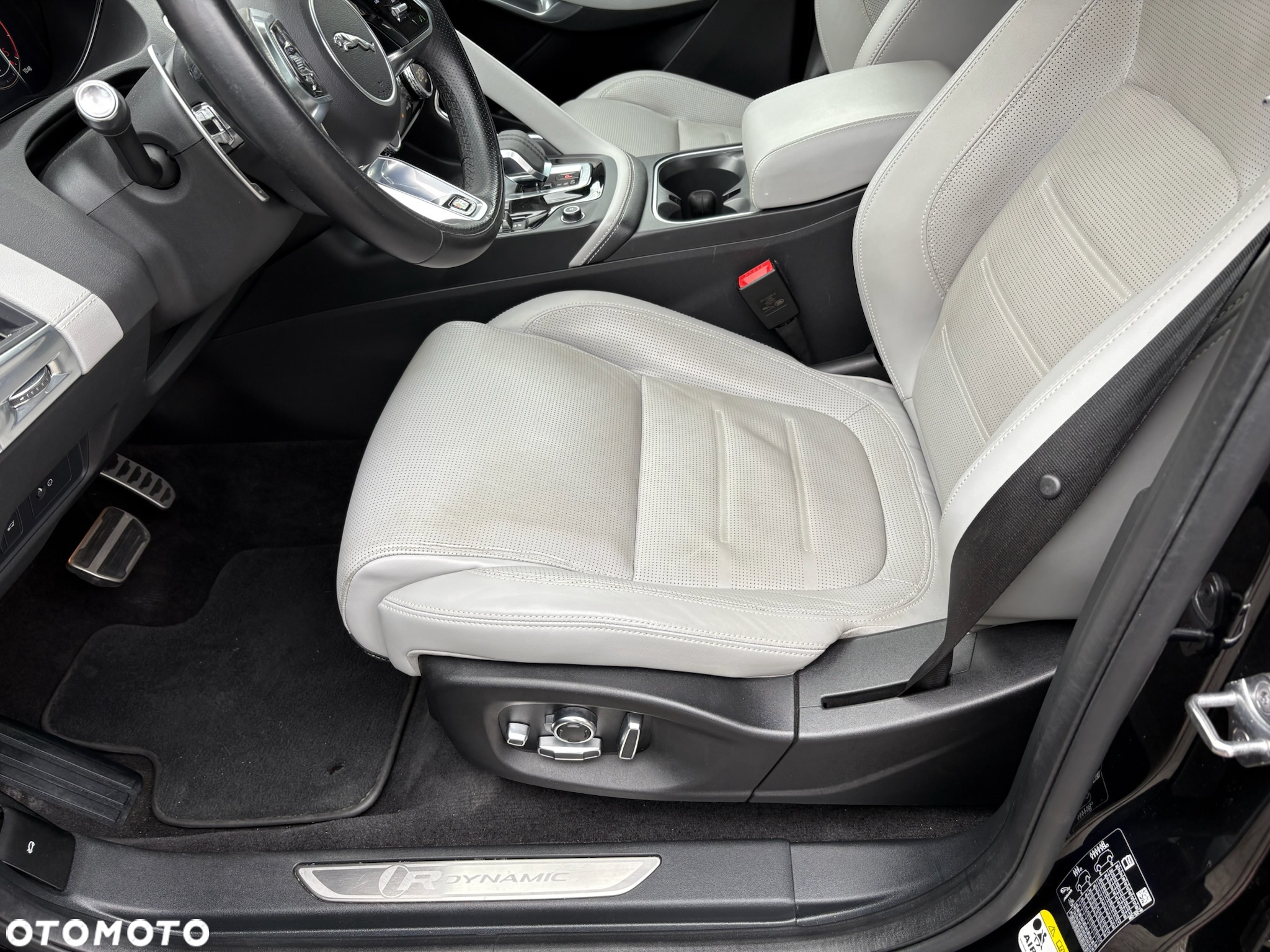 Jaguar E-Pace D165 AWD R-Dynamic S - 11