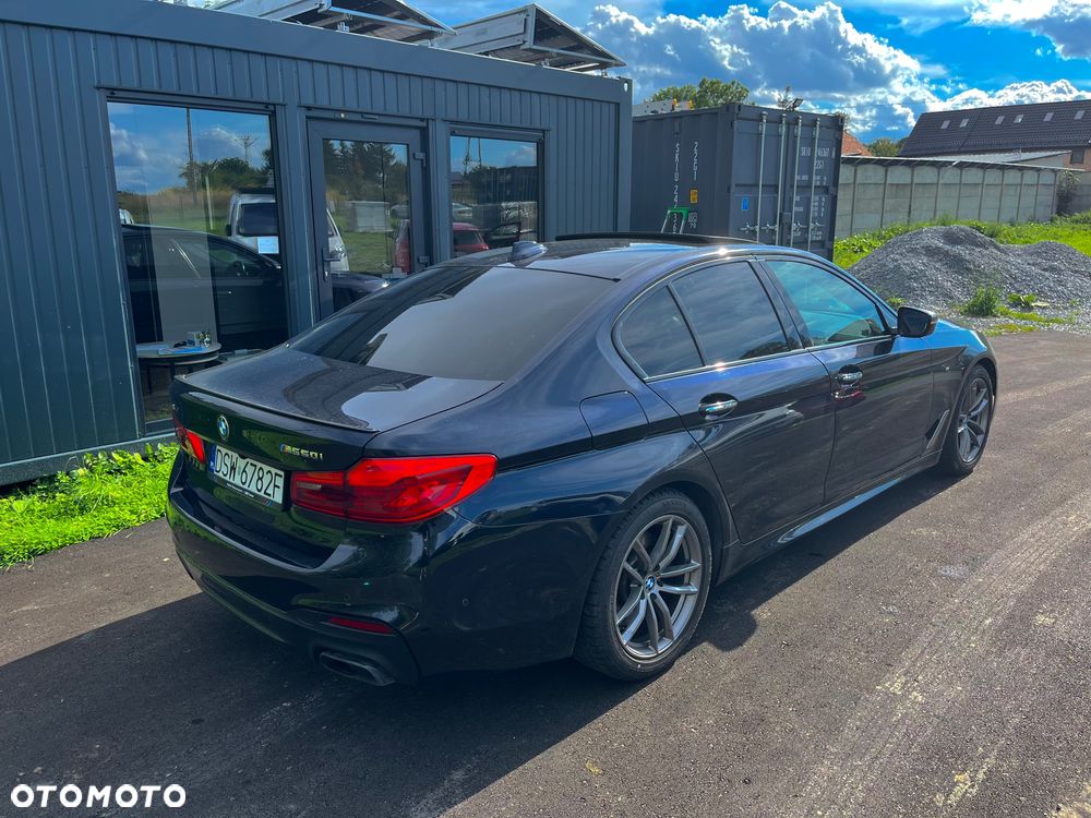 BMW Seria 5 M550i xDrive - 4