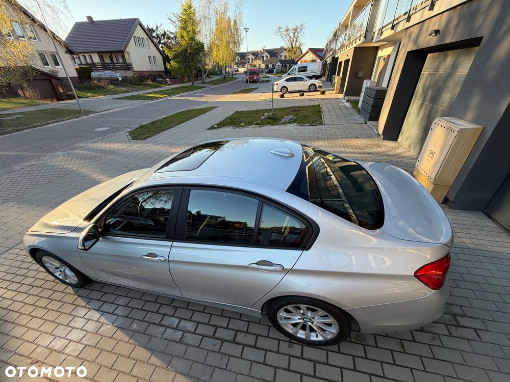 BMW Seria 3 320i - 14