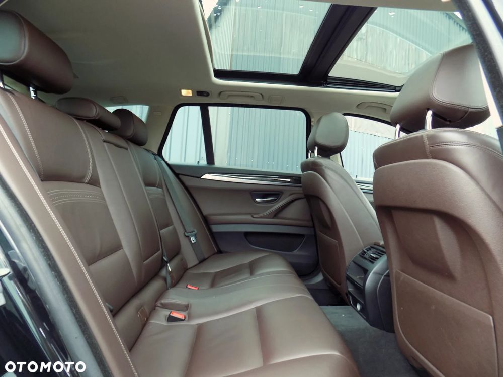 BMW Seria 5 525d Touring Sport-Aut Luxury Line - 27
