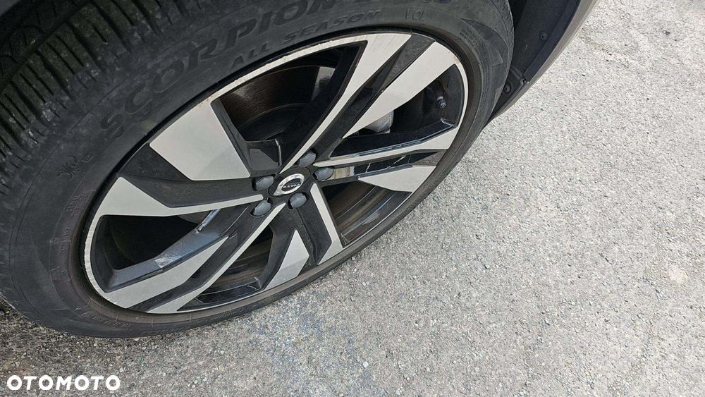 Volvo XC 40 B5 B AWD Ultimate Dark - 19