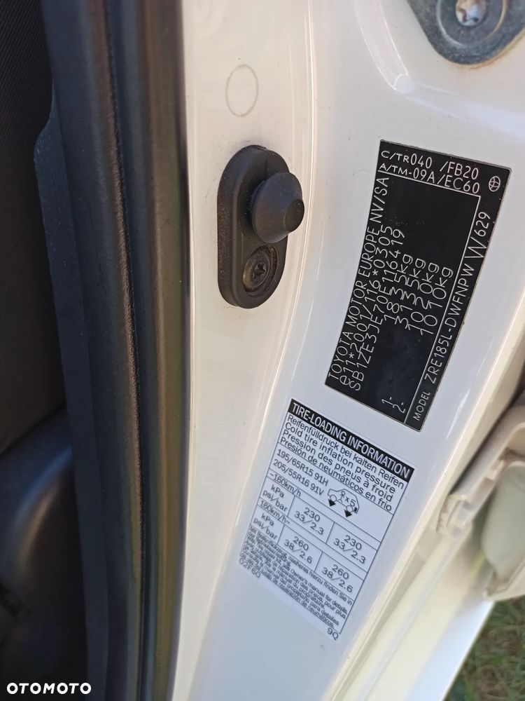 Toyota Auris 1.6 Premium - 12