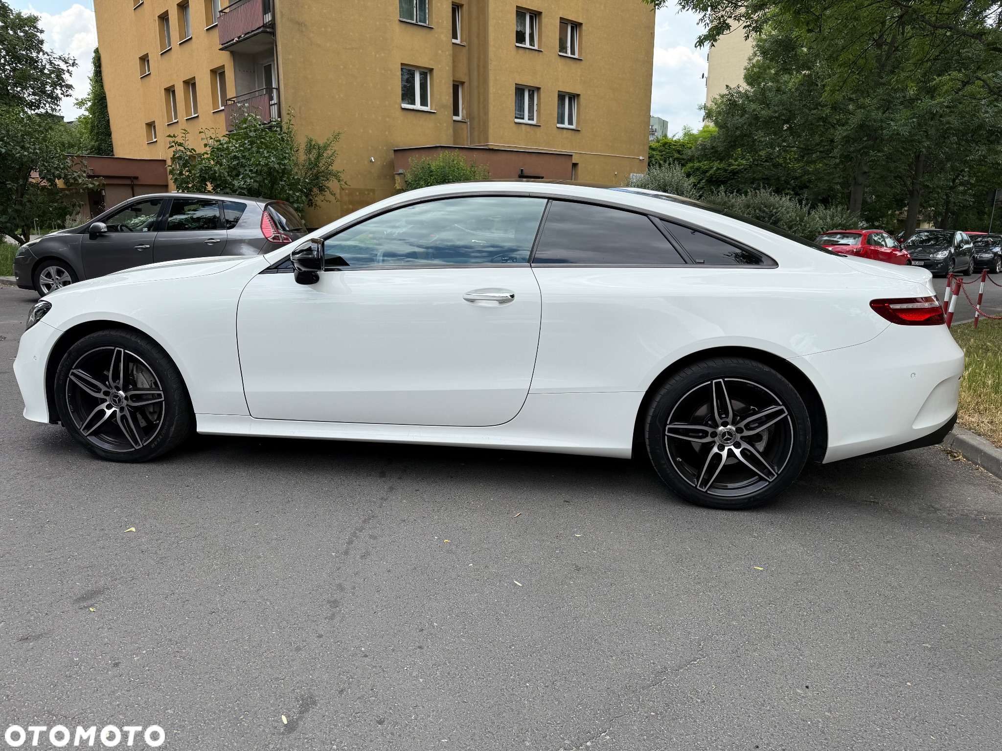 Mercedes-Benz Klasa E 220 d Coupe 4-Matic 9G-TRONIC - 3