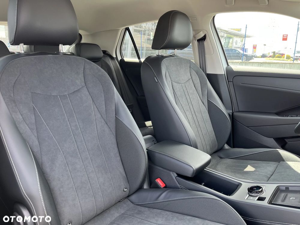 Volkswagen T-Roc 1.5 eTSI Style DSG - 23