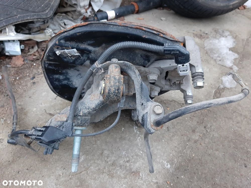 Toyota RAV4 2WD 2022r zwrotnica prawy tył piasta, łożysko czujnik ABS - 3