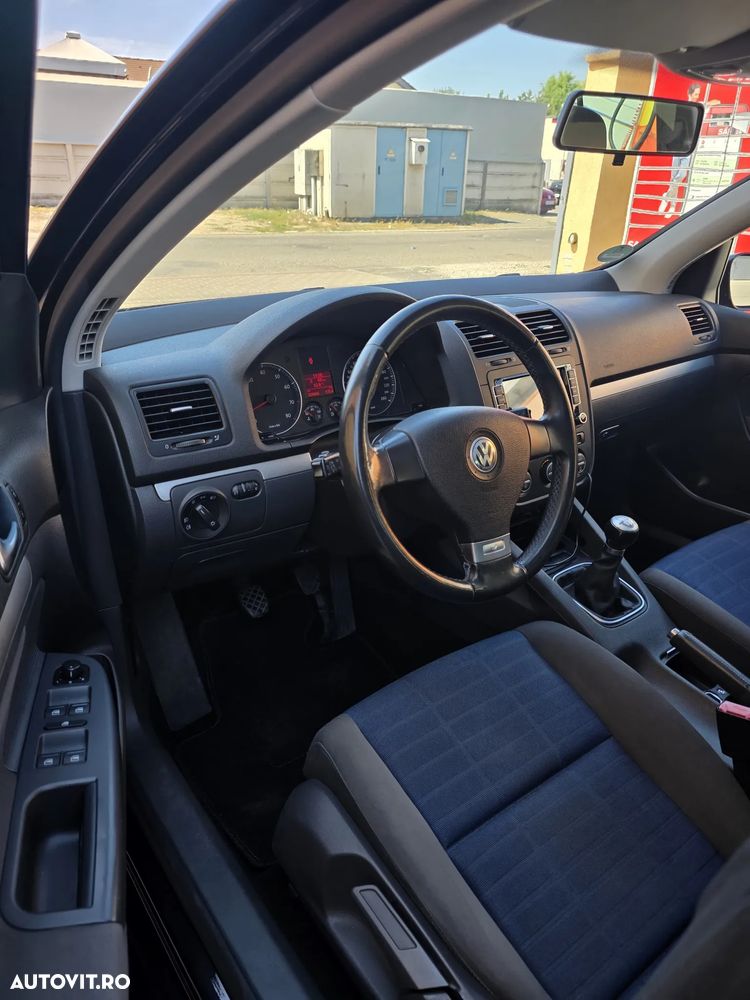 Volkswagen Golf - 6