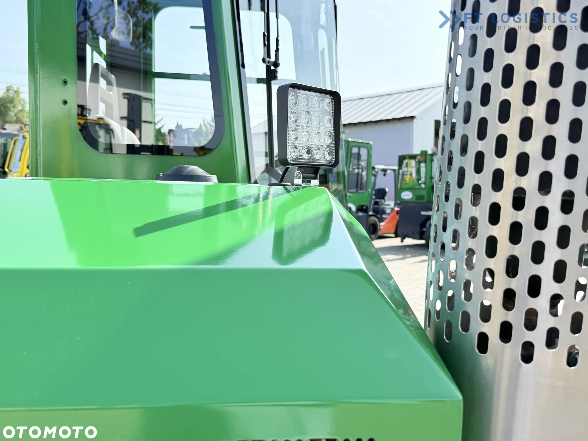 Combilift C2500 / GAS / TRIPLEX 4900MM / WOLNY SKOK /JEDYNE 2446 MOTOGODZIN /  POZYCJONER WIDEŁ / PEŁNA KABINA / STAN IDEALNY / Szeroka oferta wózków czterokierunkowych i bocznych, dopasowanych do różnorodnych potrzeb i zastosowań - 39