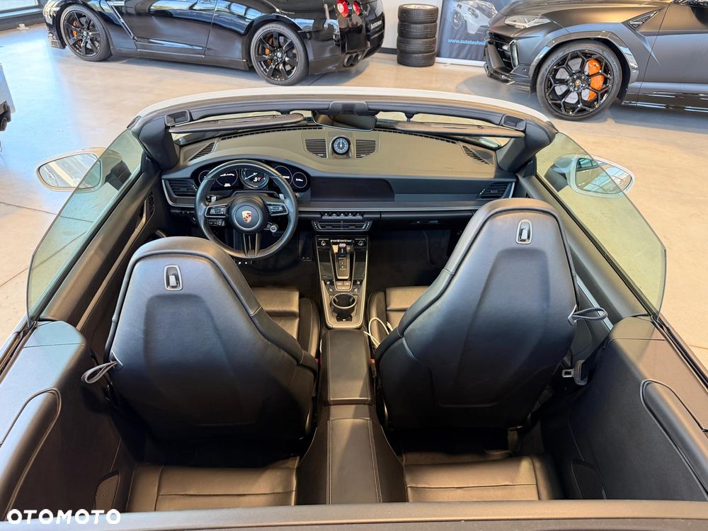 Porsche 911 Carrera 4S - 12
