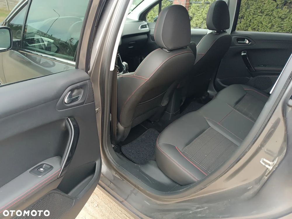 Peugeot 208 - 18