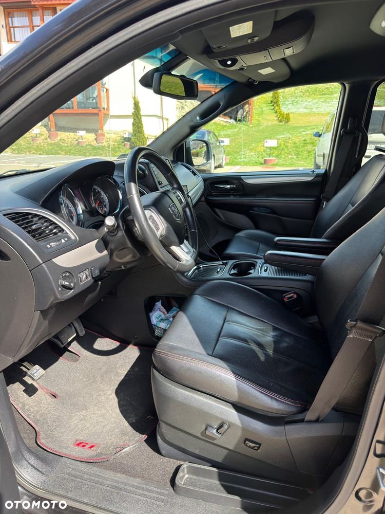 Dodge Grand Caravan 3.6 R/T - 10