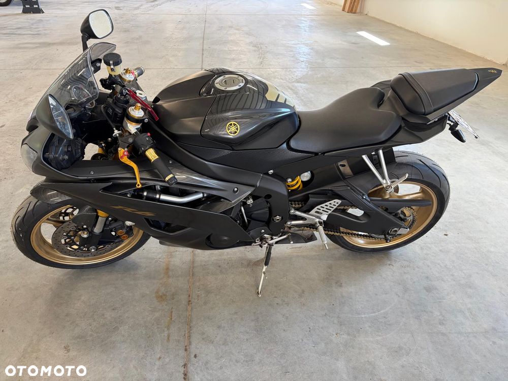Yamaha R6 - 6