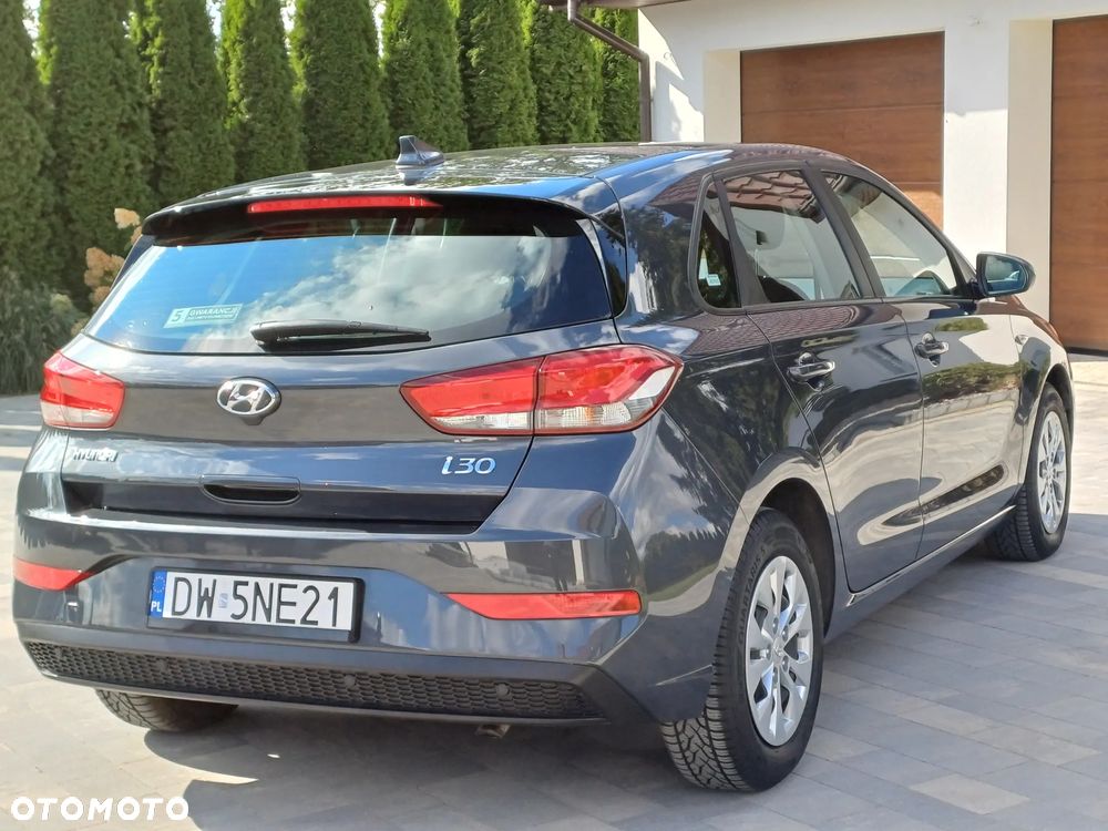 Hyundai i30 1.5 DPI Classic + - 23