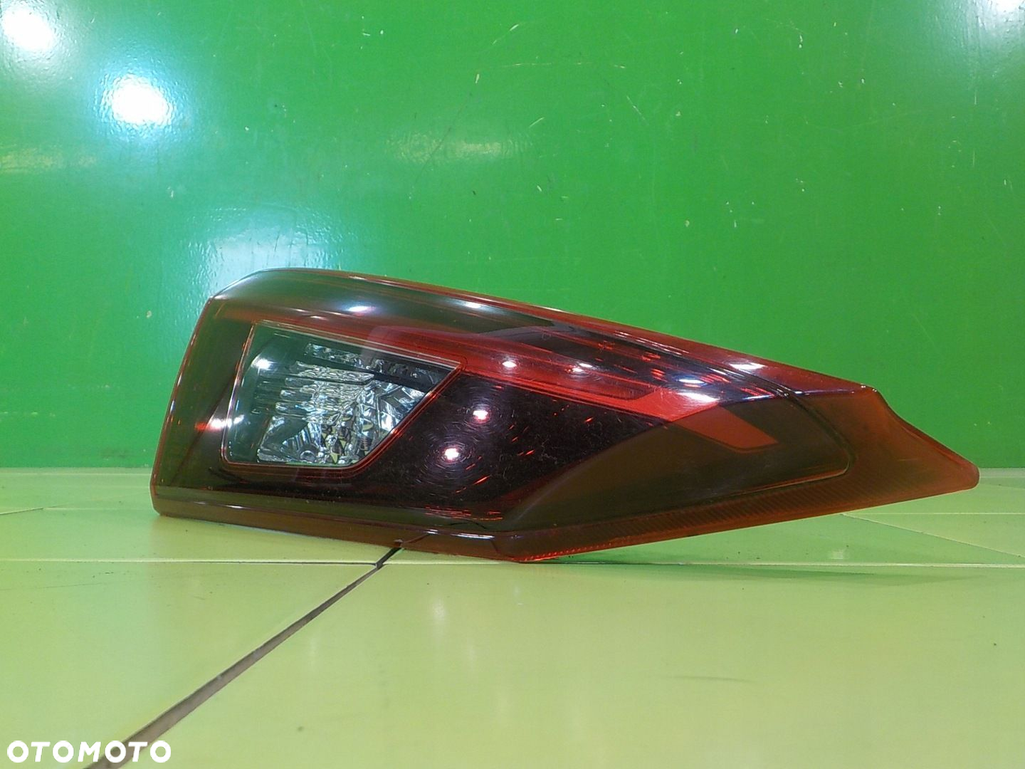 MAZDA 3 BM III 2.2 D 15r SEDAN 4D lampa lewa tyl w klape - 4