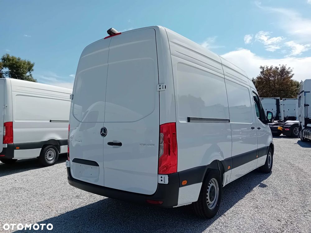 Mercedes-Benz Sprinter - 5