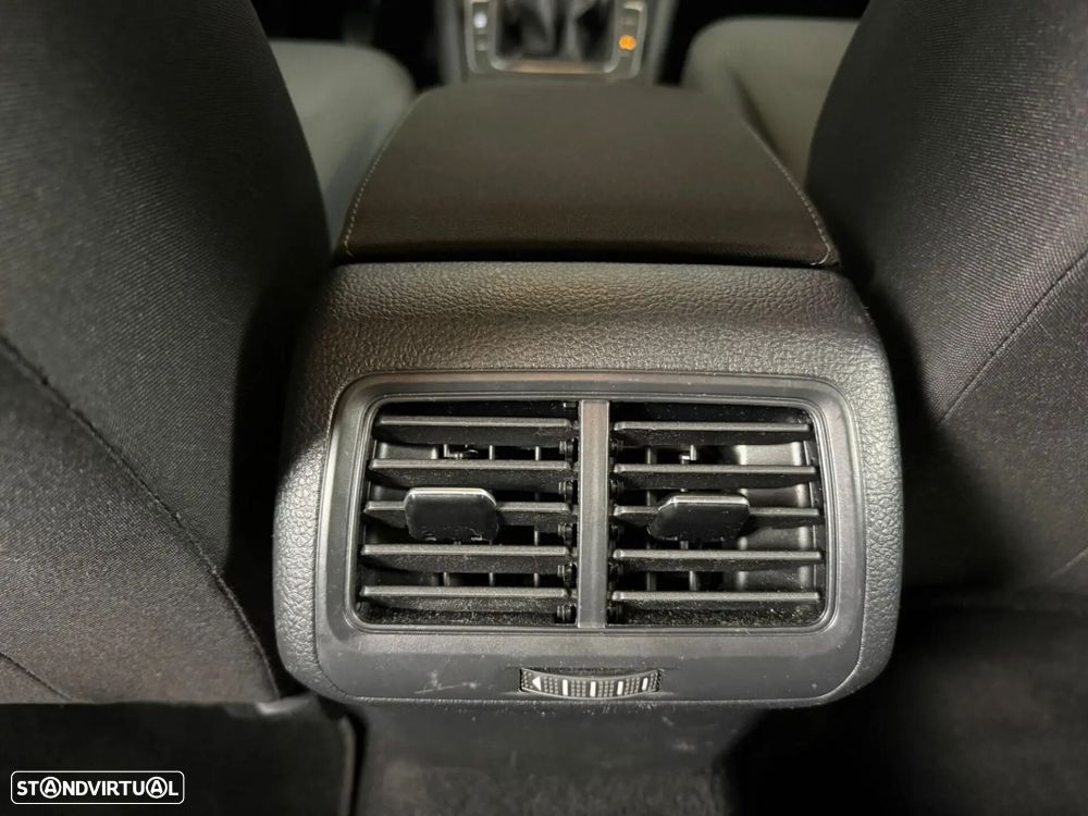 VW Golf Variant 1.6 TDi Confortline - 17