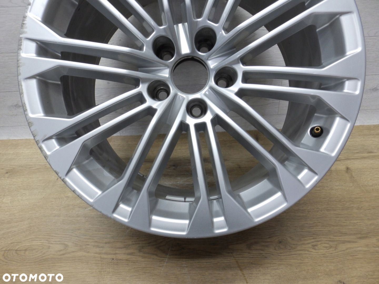 Felga Audi A4 B9 8W0 E8.5Jx18H2 Et29 5x112 - 4