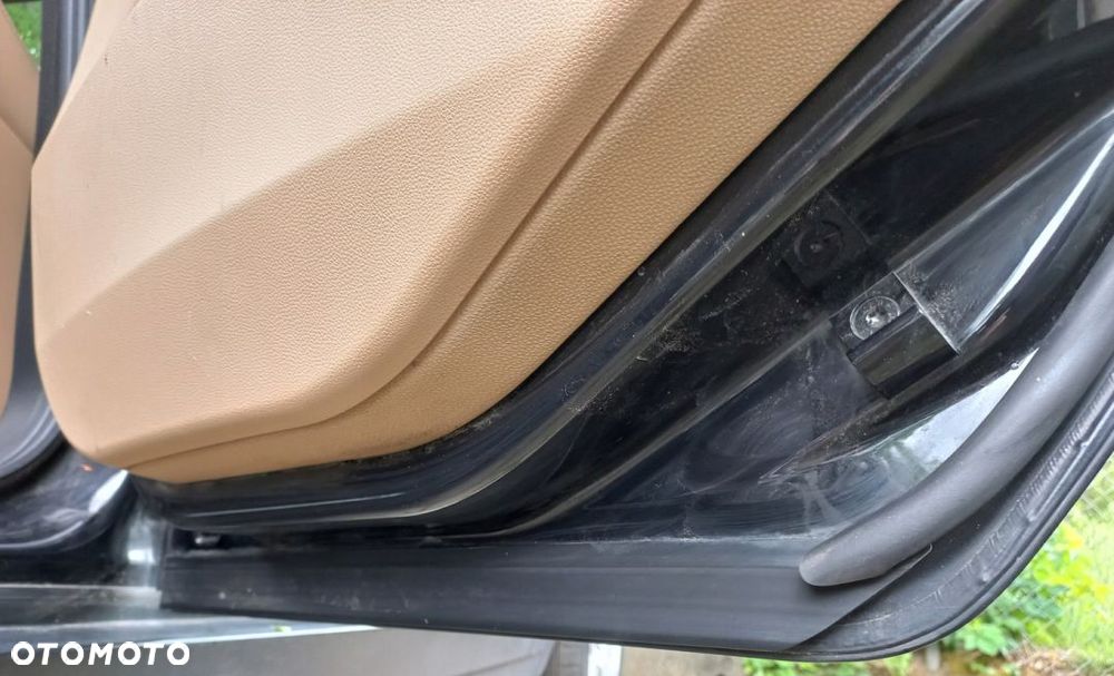 DRZWI TYLNE PRAWE BMW X3 E83 668/9 - 7