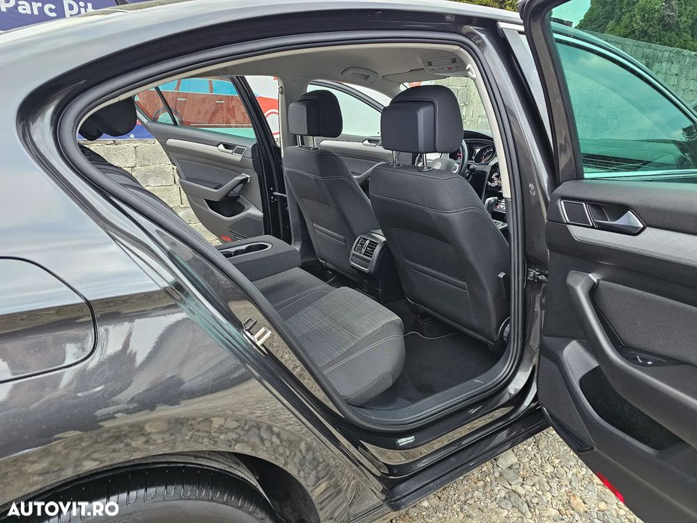 Volkswagen Passat - 34