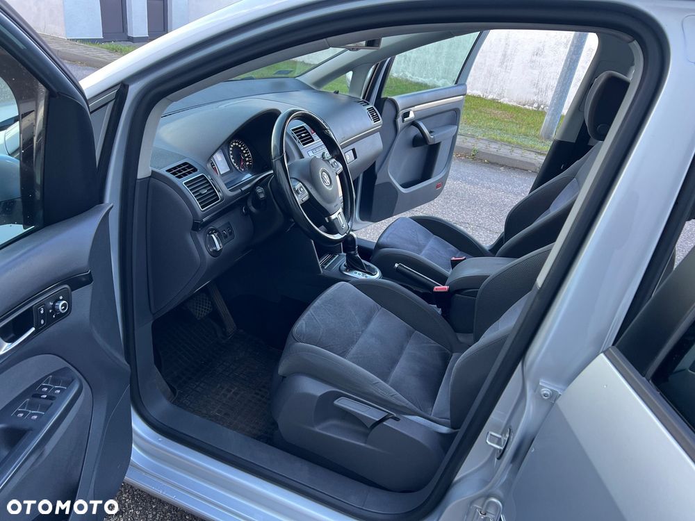 Volkswagen Touran 2.0 TDI DPF Highline DSG - 20