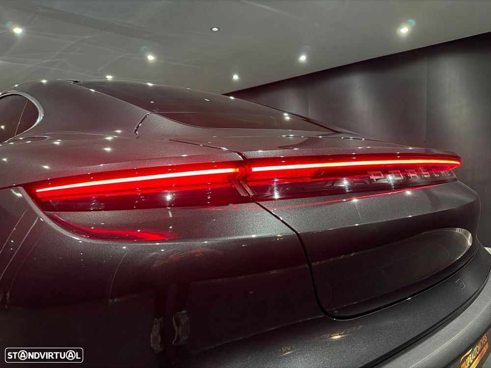 Porsche Taycan 4 - 12