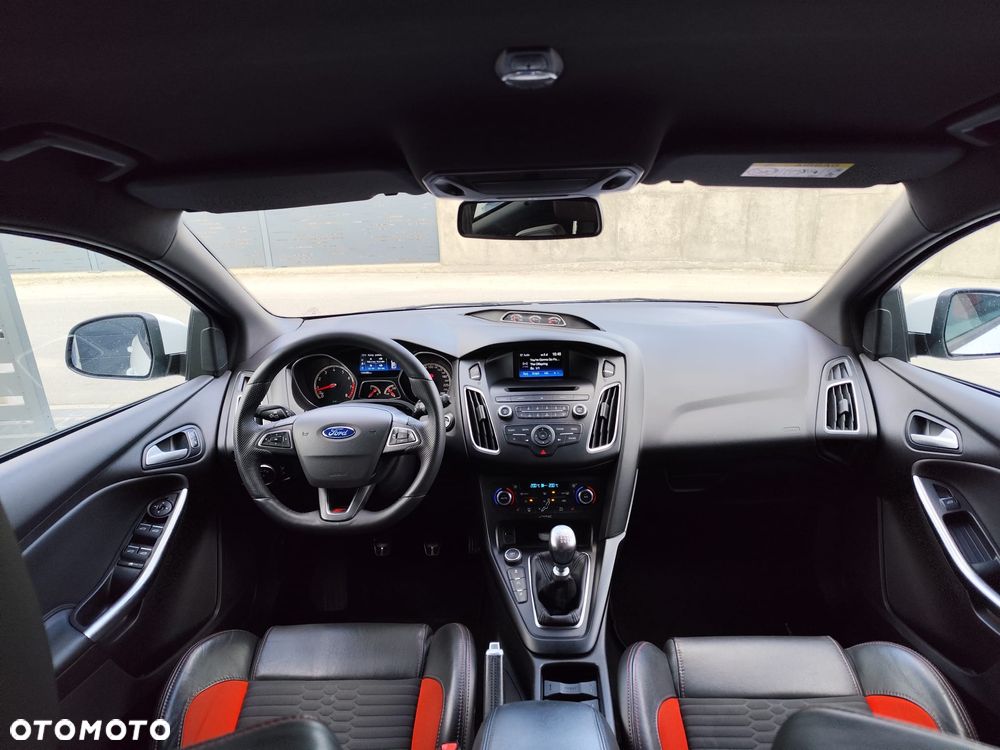 Ford Focus 2.0 EcoBoost ST - 14