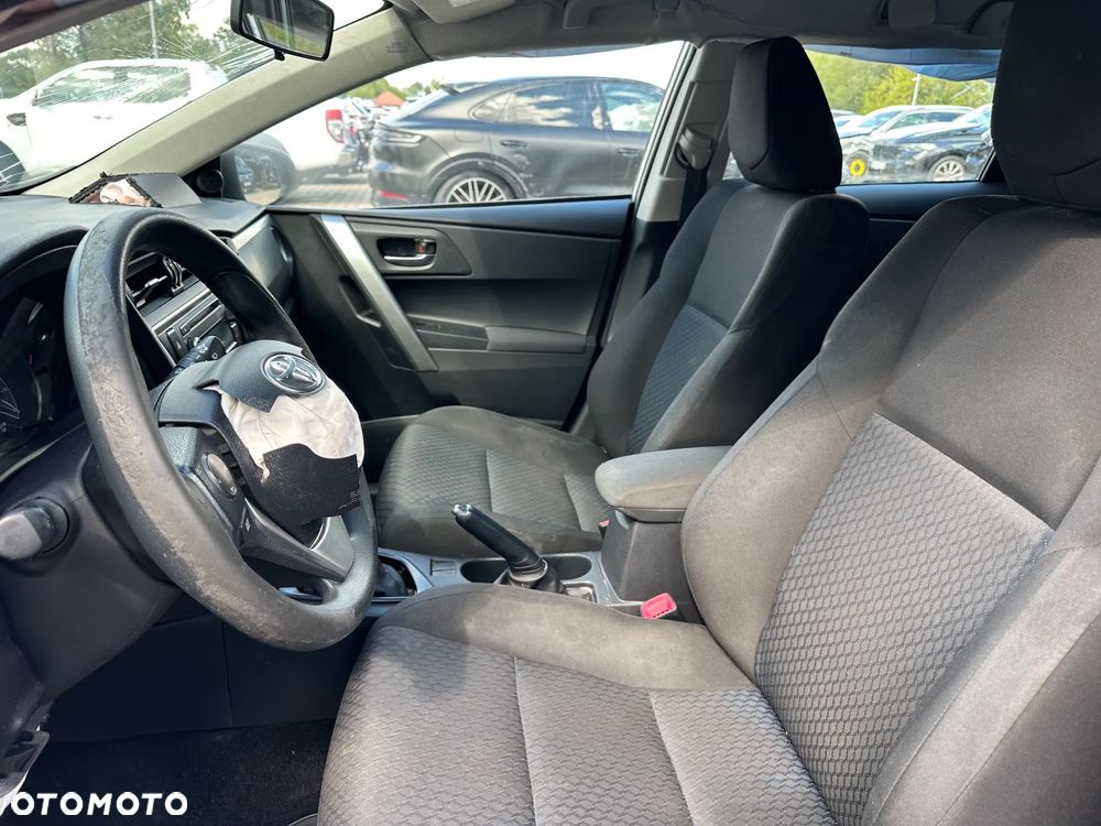 Toyota Auris - 12