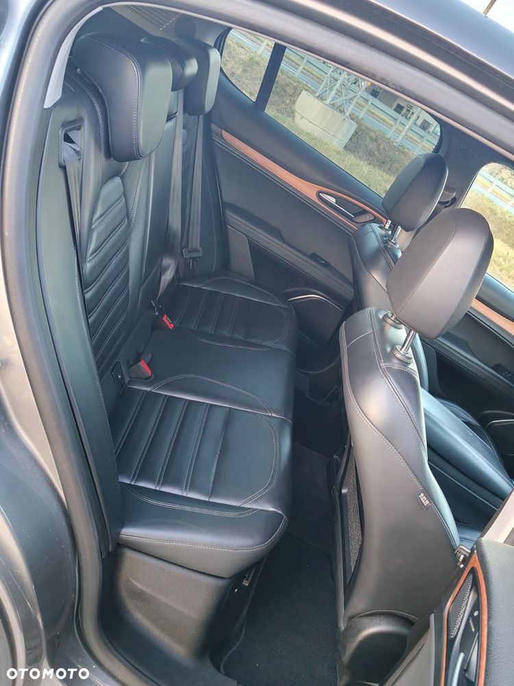Alfa Romeo Stelvio - 8