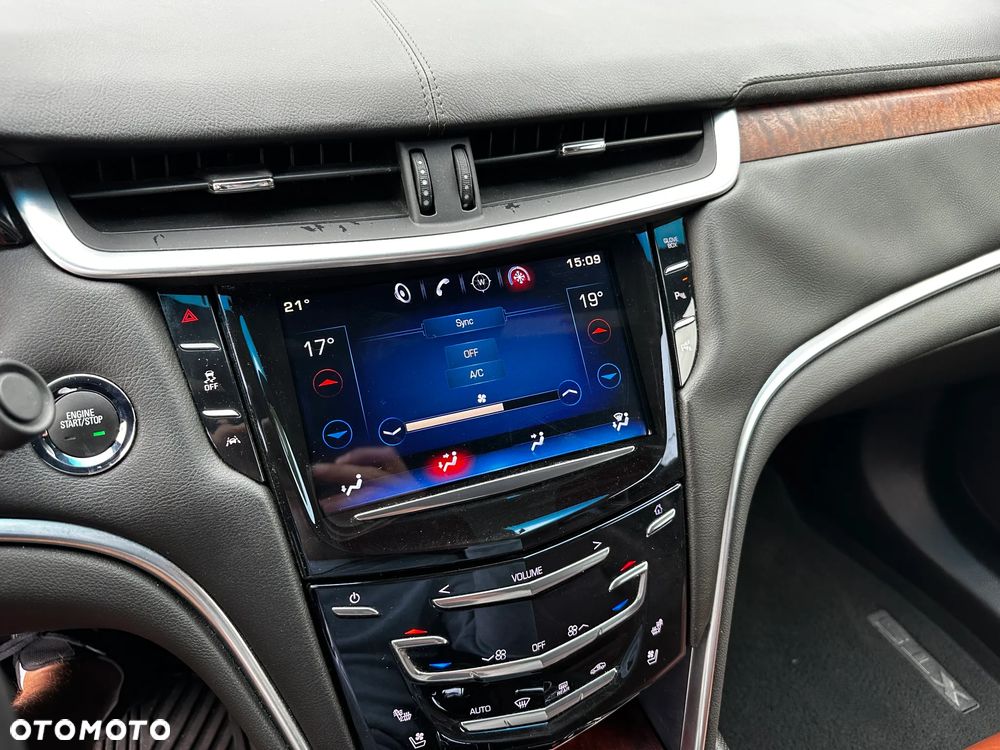Cadillac XTS - 12