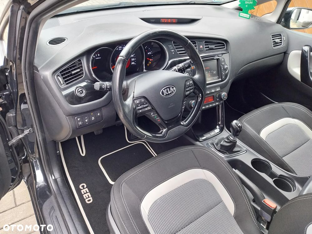 Kia Ceed 1.4 CVVT Dream Team Edition - 17