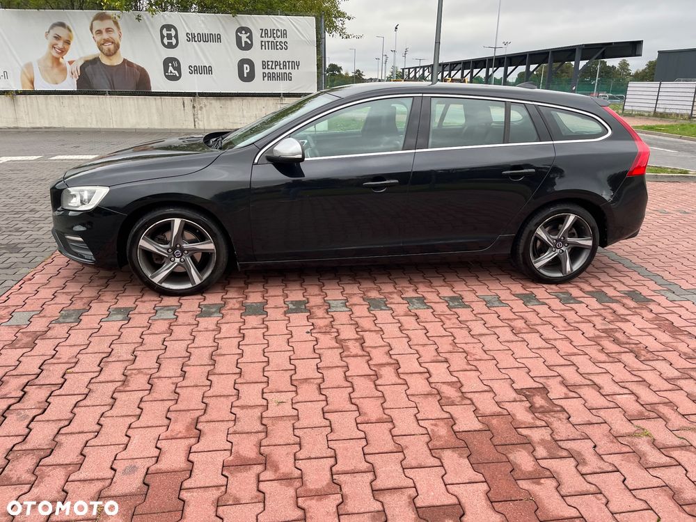 Volvo V60 D3 R-Design - 24