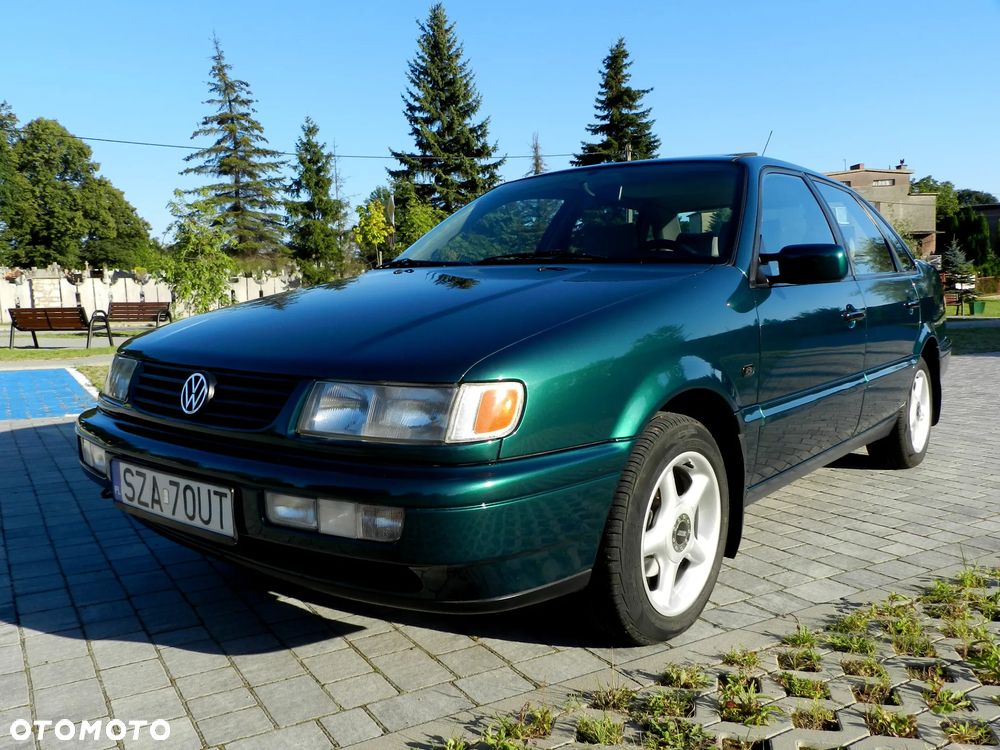 Volkswagen Passat - 1