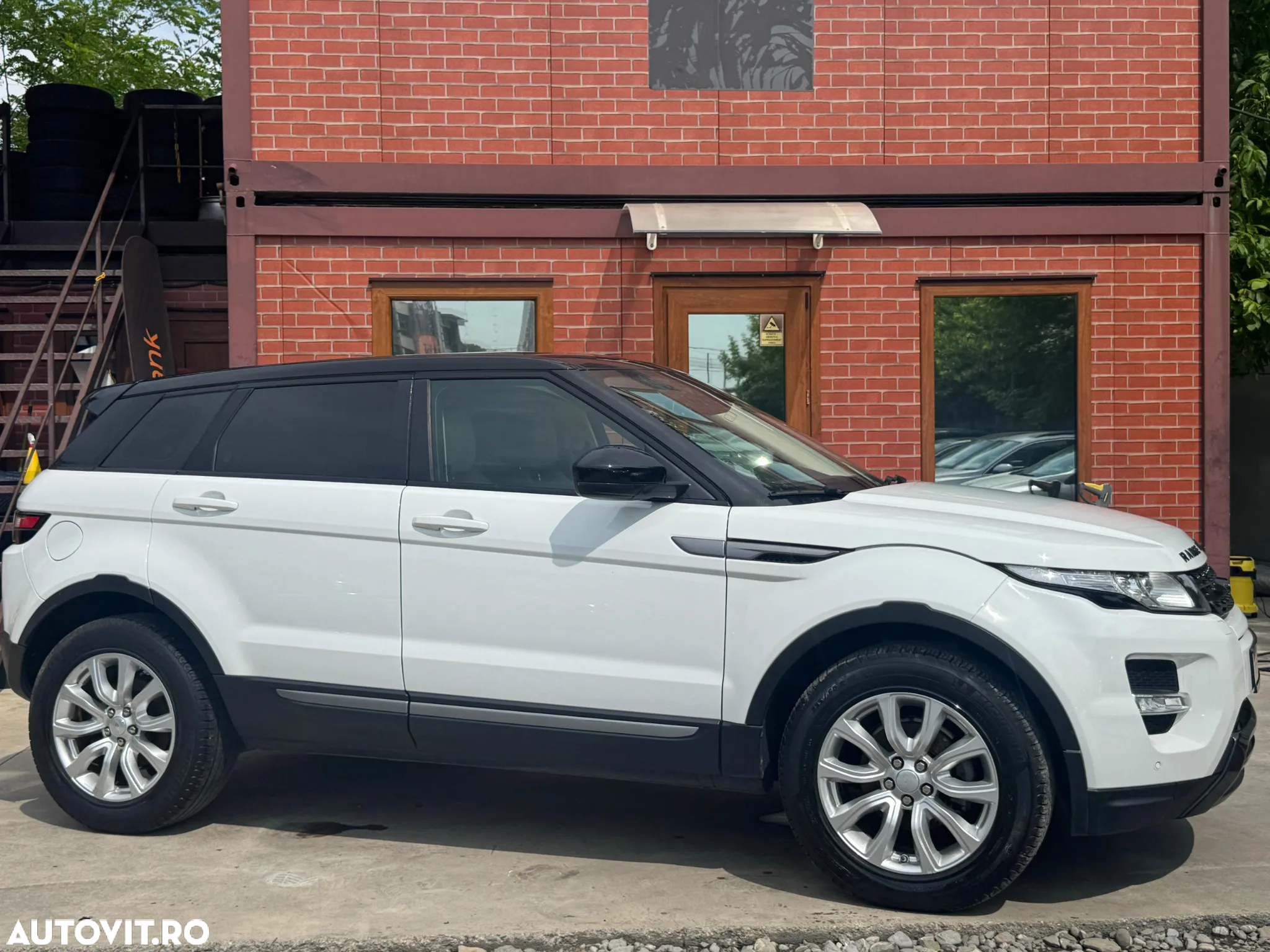 Land Rover Range Rover Evoque - 11