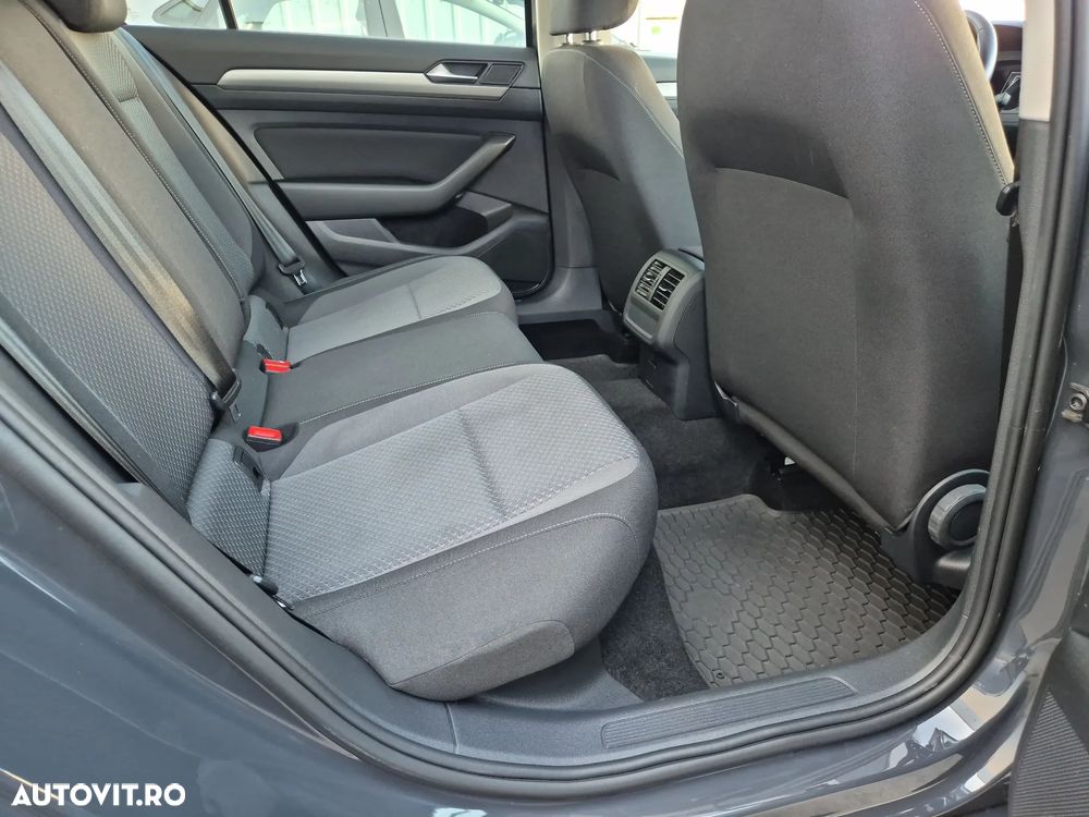 Volkswagen Passat 1.5 TSI ACT Advance - 18