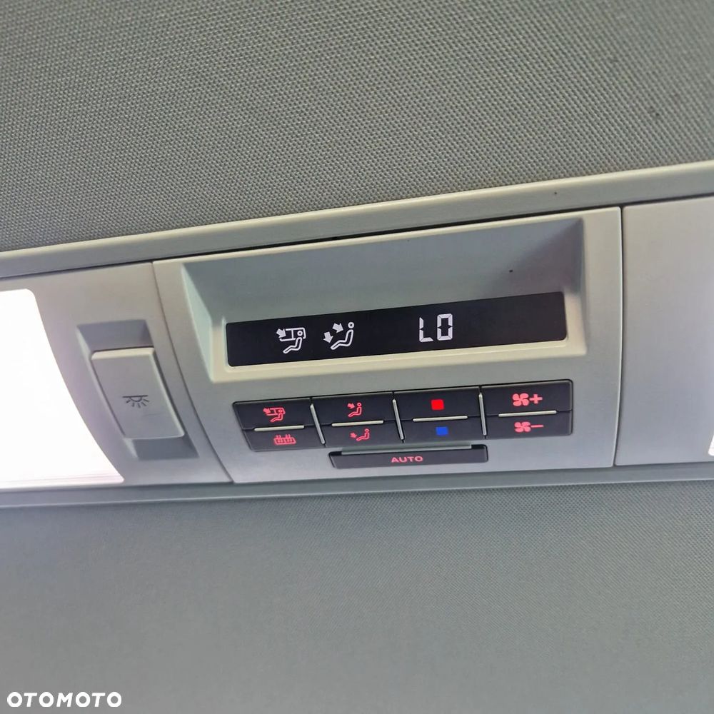 Volkswagen Multivan - 24