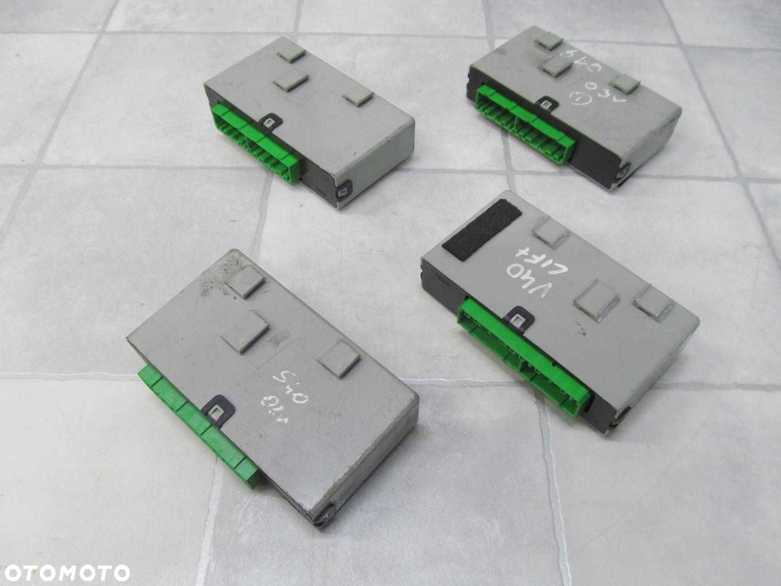 VOLVO V40 LIFT 95-04 MODUL ZAMKA CENTRALNEGO 30630081 - 1