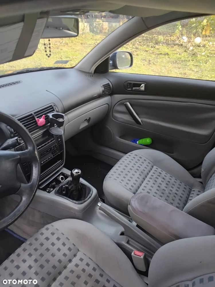 Volkswagen Passat 1.9 TDI Comfortline - 7
