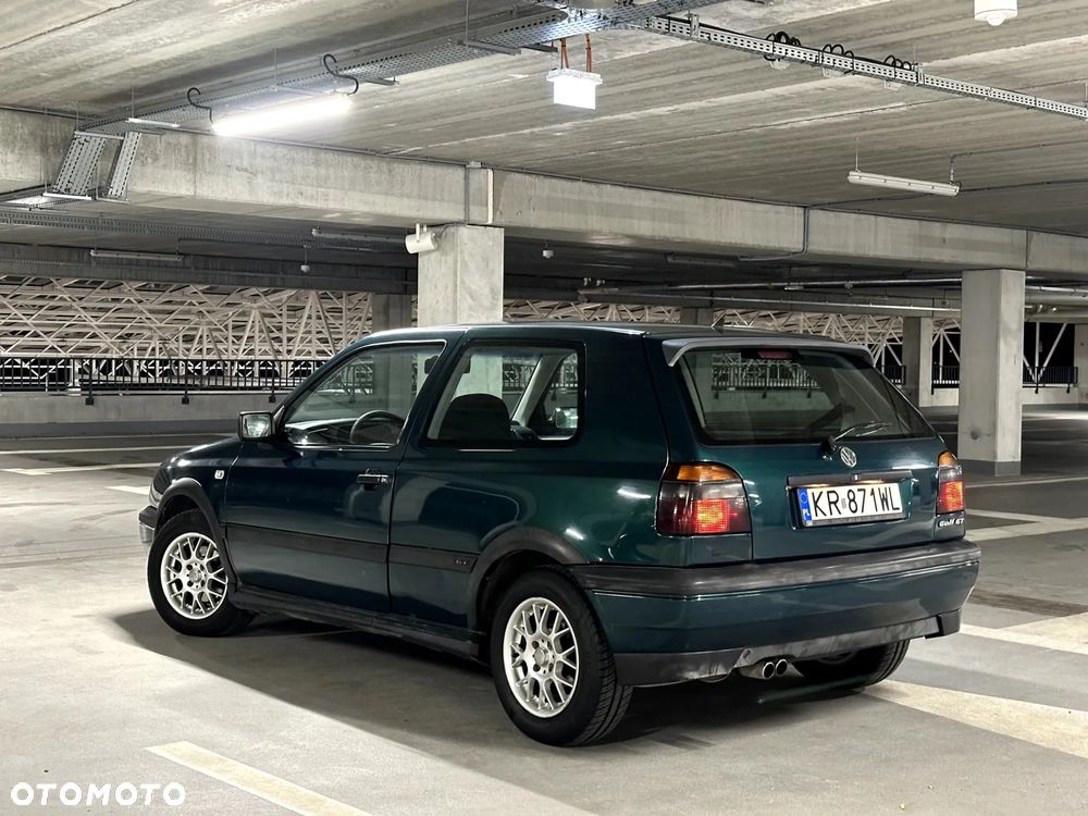 Volkswagen Golf - 8