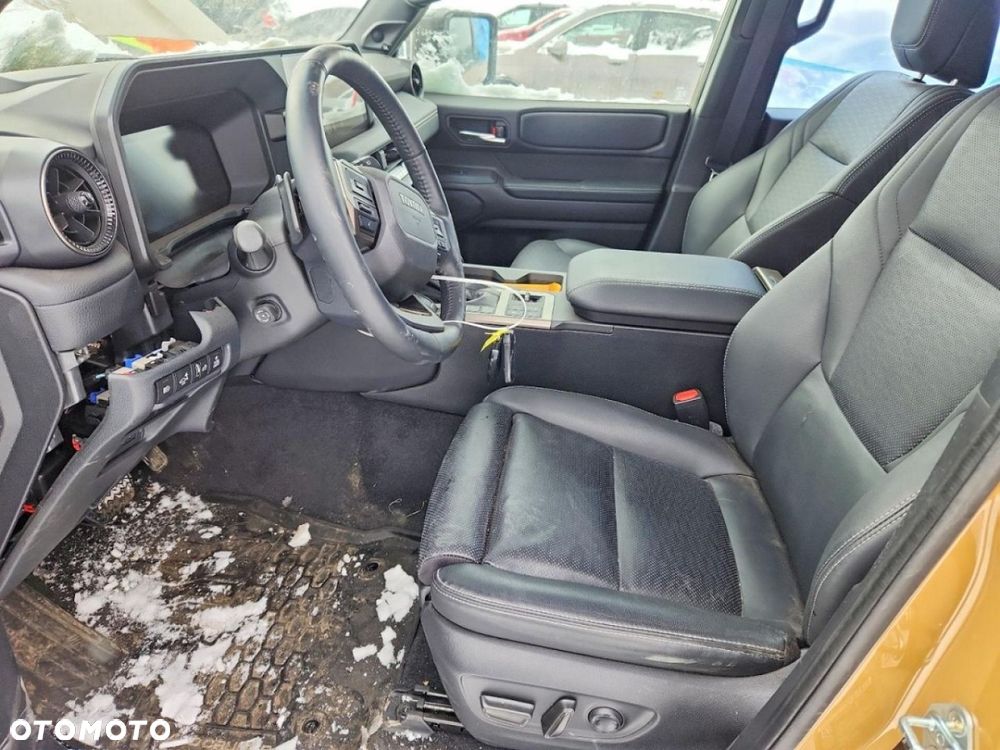 Toyota Land Cruiser - 7