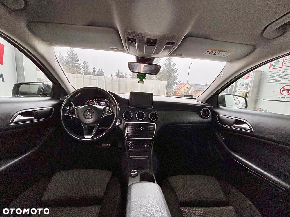 Mercedes-Benz GLA 180 7G-DCT - 7