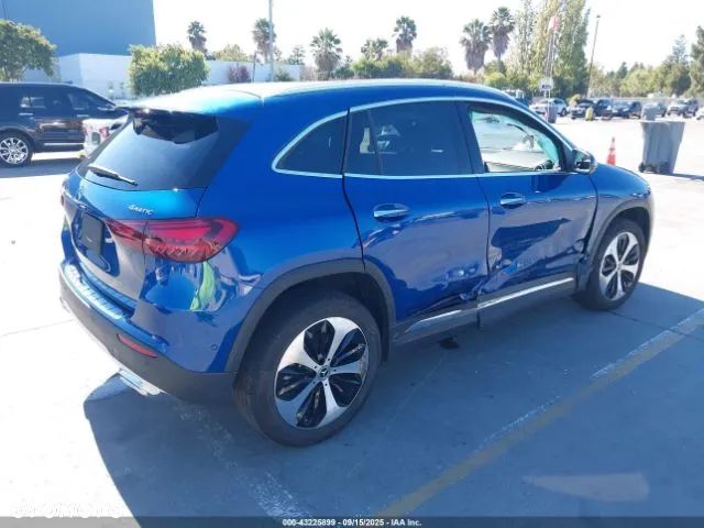 Mercedes-Benz GLA 250 4-Matic - 4