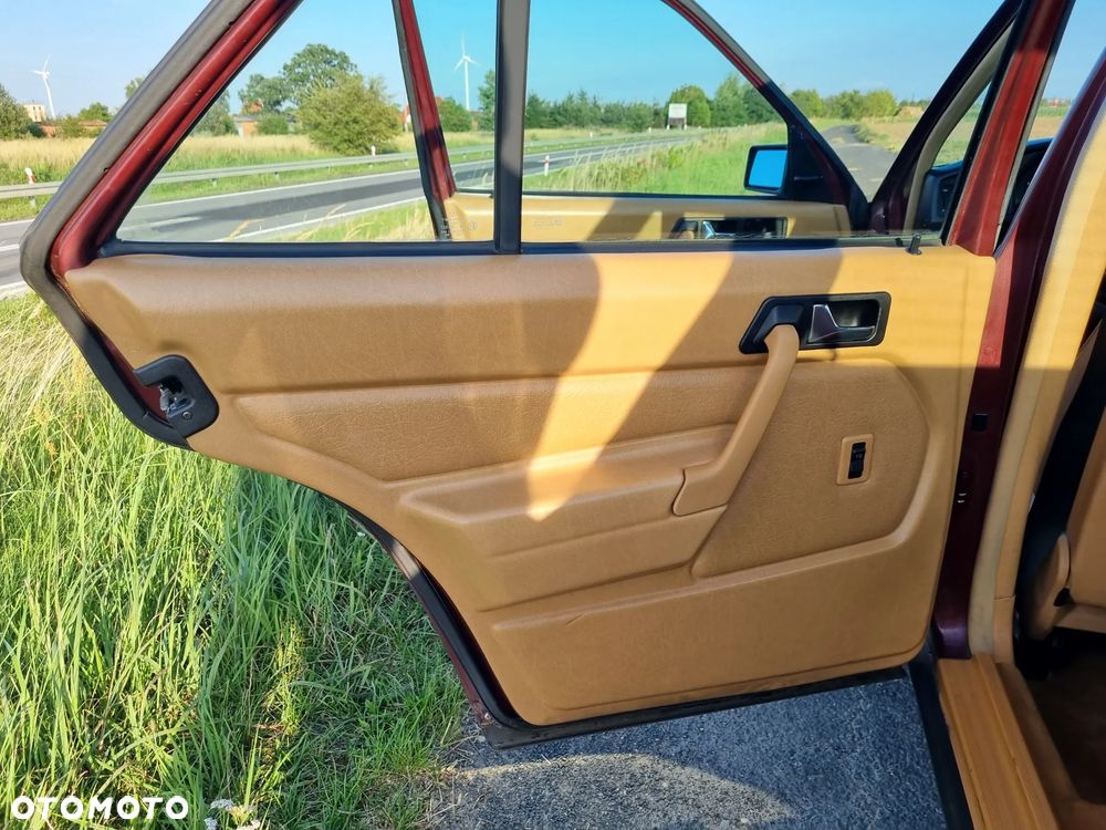 Mercedes-Benz W201 (190) - 11